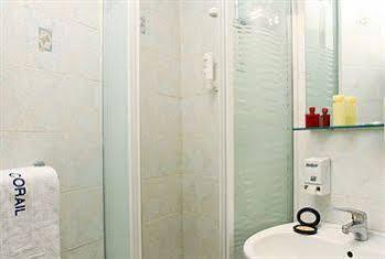 9hotel Bastille-lyon 3* Parigi